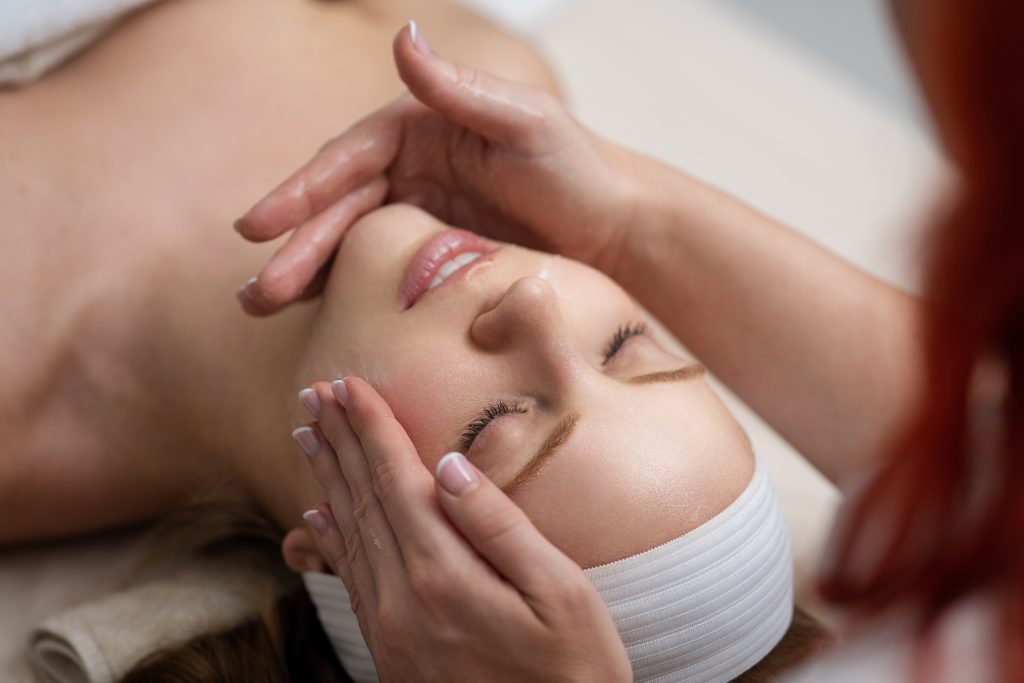 facial,treatment.,beauty,skin,,skincare,massage,in,a,beauty,clinic.